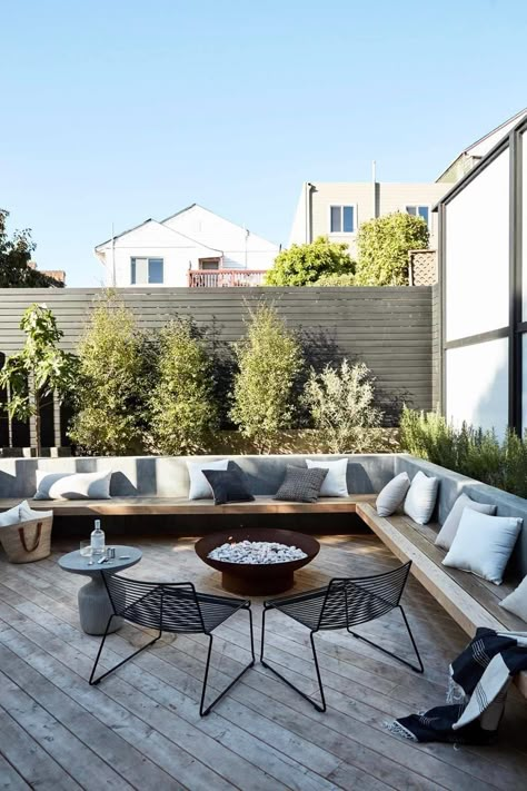 Rooftop Terrace Design, Backyard Oasis Ideas, Wooden Deck, Outdoor Seating Area, Back Garden Design, Backyard Seating, Dream Yard, Outdoor Gardens Design, Terrace Design