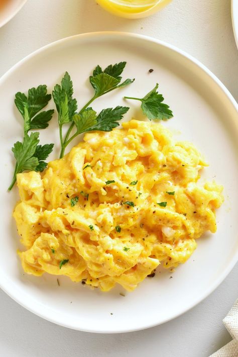 Start your day out right with this quick low carb but high on flavor egg scramble. And you can customize it to include your favorite items and flavors. It only takes a few minutes to make and you'll have a hot and satifying breakfast. Dinner Casseroles Chicken, Eggplant Parmesan Recipes, Sweet Casserole, Eggs For A Crowd, Blueberry Pancakes Easy, Falafel Recipes, Egg Breakfasts, Roast Pork Loin, Recipes Eggplant