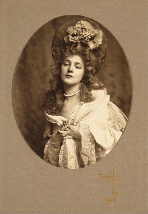 Evelyn Nesbit, Old Portraits, Gibson Girl, Victorian Women, Foto Art, Old Fashion, Vintage Portraits, Antique Photos, Vintage Pictures