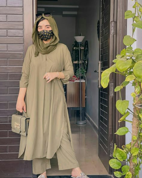 Style Outfits Summer, Summer Vibes Aesthetic, Aesthetic Summer Outfits, Designer Aesthetic, Trendy Shirt Designs, Muslim Outfits Casual, Stylish Short Dresses, Modest Dresses Casual, Modesty Fashion