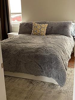 Uhamho Faux Fur Velvet Fluffy Bedding Duvet Cover Set Down Comforter Quilt Cover with Pillow Shams, Ultra Soft Warm and Durable (White, Queen) : Amazon.ca: Home Comforter Quilt, Fluffy Bedding, Velvet Bed, Bedding Duvet, Down Comforter, White Queen, Duvet Bedding, Duvet Cover Set, Bed Comforters