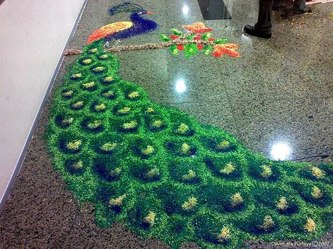 wow, floral peacock rangoli Sand Installation, Peacock Rangoli Designs, Rangoli Diwali, Community Ideas, Design Rangoli, Pulli Kolam, Peacock Rangoli, Festival Rangoli, Rangoli Colours