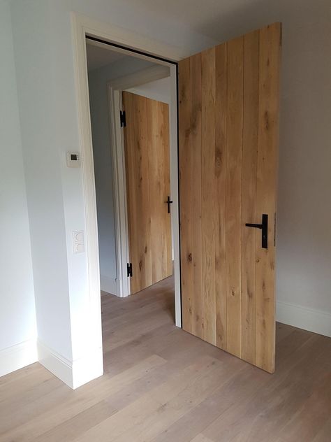 Dark Wooden Doors, Door Frame Design Moldings, Wood Doors Interior Modern, Door Cover Up Ideas, Light Wood Doors, Natural Wood Doors Interior, Natural Wood Door, Hall Door, Wood Interior Door