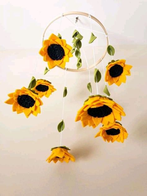 Sunflower Mobile, Garden Nursery Theme, Flower Baby Mobile, Felt Flower Mobile, Sunflower Room, Sunflower Nursery, Sunflower Party, Sunflower Baby Showers, Flower Mobile