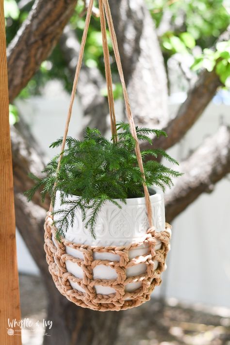 Crochet Plant Hanger - Outdoor Crochet Pattern Easy Crochet Plant, Crochet Plant Hangers, Outdoor Crochet, Easy Beginner Crochet Patterns, Crochet Plant Hanger, Hanging Plant Holder, Modern Crochet Patterns, Diy Plant Hanger, Easy Crochet Patterns Free