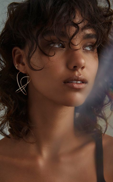 The rise of demi-fine jewellery. #Jewellery #Fashion #DemiFine #DemiFineJewellery Rae Rodriguez, Cheap Silver Jewelry, Jewelry By Brand, Silver Pendant Lighting, Jewelry Advice, High Jewellery, Lucky Brand Jewelry, Chanel Jewelry, Demi Fine Jewelry