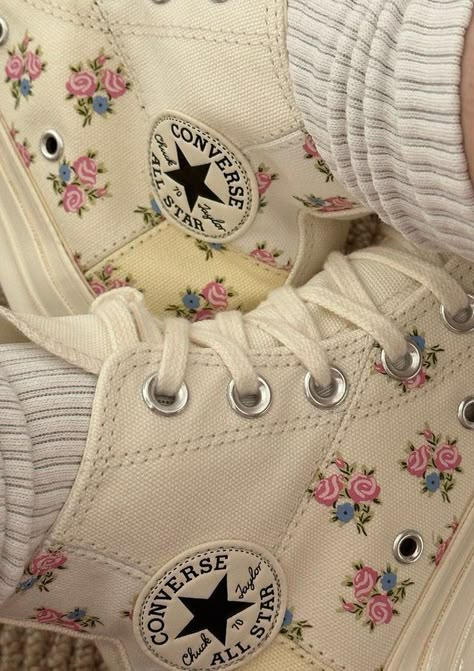 Floral Converse, Converse Aesthetic, Heal Your Soul, Christmas Posts, Cute Converse, Aesthetic Coquette, Aesthetic Shoes, Converse Sneakers, Converse Chuck Taylor All Star