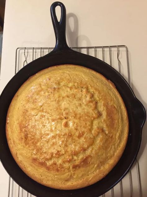 Traditional Cornbread: A Recipe Passed Down Old Fashioned Cornbread, Easy Cornbread Recipe, Best Cornbread Recipe, Coconut Cream Pie Recipes, Easy Biscuit Recipe, Buttermilk Cornbread, Comfort Food Chicken, Cornbread Easy, Meat Sauce Recipes