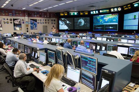 Houston Mission Control Team at Work for ATV-5 Docking to Station | NASA. #Houston #MissionControlTeam #Planetas #Foto #Interesante #NASA #Tierra  ========================   Rolando De La Garza Kohrs  http://About.Me/Rogako  ======================== Back To The Moon, Mission Control, Nasa Missions, Space Center, International Space Station, Space Program, Data Center, Space And Astronomy, Space Exploration