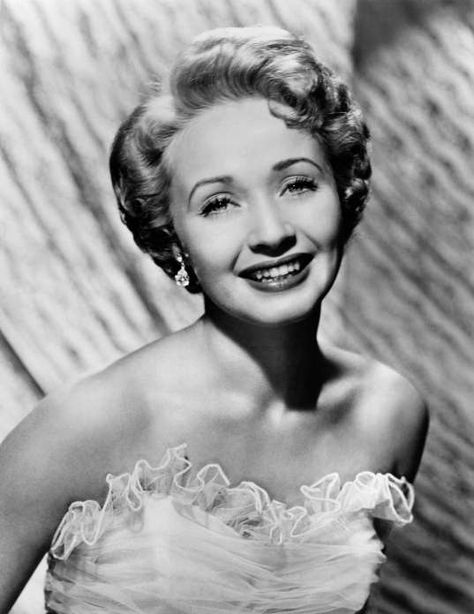 Actress Jane Powell, who lives in Wilton, made her film debut in 1944. In her early days at MGM, she attended school on the studio lot with other young actors, including Debbie Reynolds and Elizabeth Taylor. Photo: NBC / NBCU Photo Bank Via Getty Images / 2013 NBCUniversal Media, LLC Jane Powell, Classic Movie Stars, Classic Actresses, Hollywood Icons, Actrices Hollywood, After Life, Old Hollywood Glamour, Golden Age Of Hollywood, Hollywood Actor