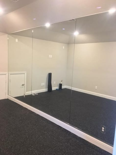 Mini Dance Studio At Home, Mirror Wall Gym, Small Dance Studio, Dance Room Ideas, Home Ballet Studio, Best Home Gym Setup, Wall Gym, Basement Reno Ideas, Dance Studio Design