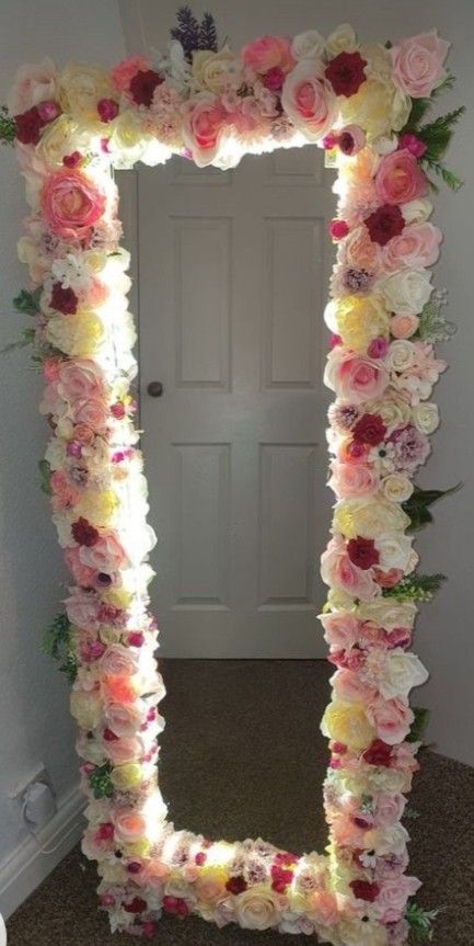 Diy Flower Wall Bedroom, Butterfly Room Decor, Mirror Bedroom Decor, Butterfly Room, Flower Mirror, Beauty Room Decor, Cute Diy Room Decor, Pinterest Room Decor, Salon Interior Design