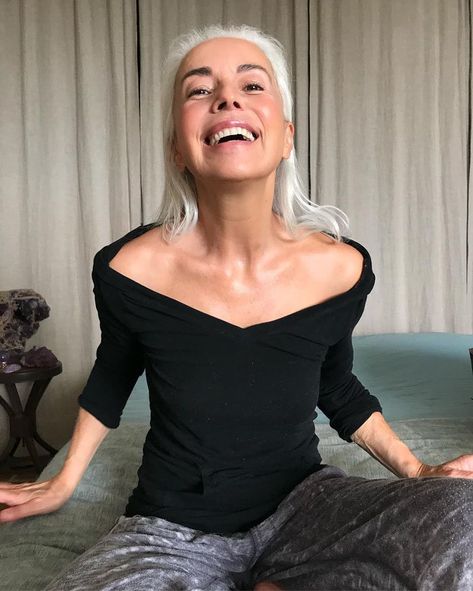 A 65-Year-Old Lady Shows Off Her Natural Beauty and Explains How to be a Model in Her Years She Is Broken, Thylane Blondeau, Prevent Aging, French Models, Becoming A Model, Modeling Career, Cosmetic Surgery, Look Younger, Oils For Skin