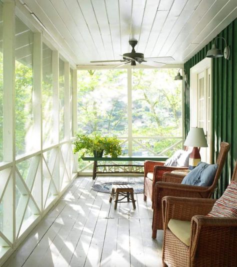 15+ Charming Southern Style Screened Porch Ideas To Love All Season Traditional Porch, Porch Design Ideas, Screened Porch Designs, Living Pool, Building A Porch, Cottage Renovation, Porch Railing, Farmhouse Porch, Diy Outdoor Decor