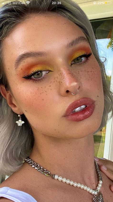 Yellow Orange Eye Makeup, Yellow And Orange Makeup, Orange Eye Shadow, Colorful Makeup Looks, Orange Shadow, Summer Eyeshadow, Yellow Eye Makeup, Summer Eye Makeup, Summer Makeup Trends