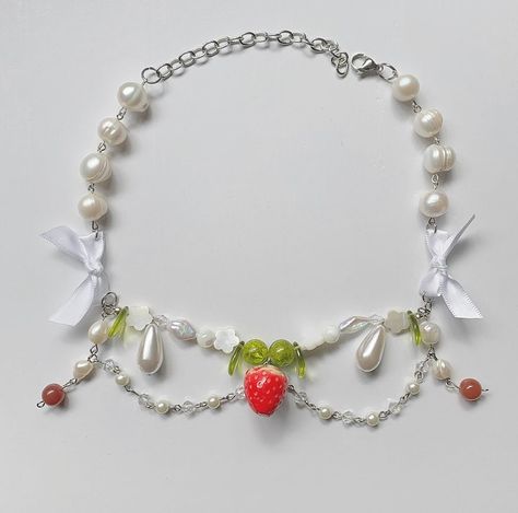 Strawberry pearl necklace Fairycore Jewelry Diy, Harajuku Jewelry, Fairycore Accessories, Handmade Fairycore Necklace For Gift, Goblincore Jewelry, Fairycore Beaded Pearl Jewelry, Pretty Beaded Jewelry, Gothic Faerie, Strawberry Coquette