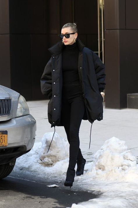 All Black Winter Outfit, Hailey Bieber Street Style, Mode Dope, Hailey Baldwin Street Style, Hayley Bieber, Best Fall Outfits, Confetti Tour, Hailey Bieber Outfits, Cold Fashion