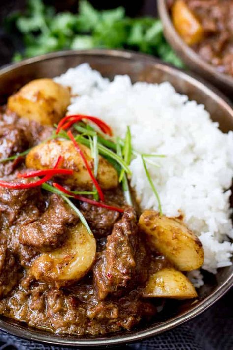 Masman Curry, Beef Massaman, Beef Massaman Curry, Massaman Curry, New Potatoes, Slow Cooked Beef, Curry Dishes, Chutney Recipes, Slow Cooking