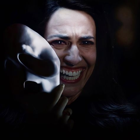 dahlia the originals Dahlia Hagen The Originals, Dahlia The Originals, Dahlia Diva, The Oroginals, Claudia Black, Black Dahlia, Vampire Diaries, Scream, Dahlia