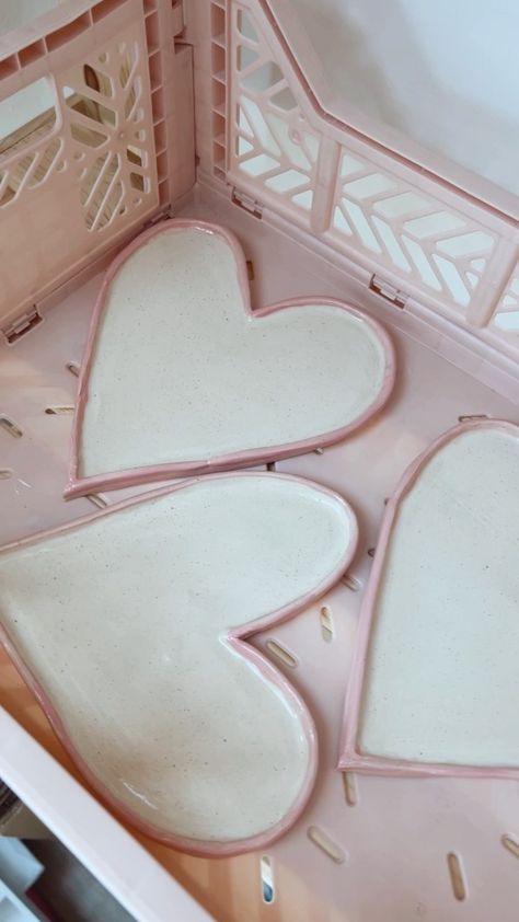 Pottery Cookie Plate, Heart Plates Ceramic, Heart Plates, Heart Desserts, Heart Pottery, Class 2023, Cerámica Ideas, Handmade Heart, Pottery Plates