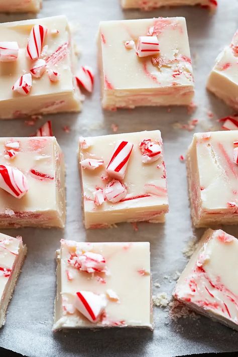 Easy Christmas Peppermint Fudge Cream Cheese Peppermint Fudge, Xmas Fudge, Fudge With Marshmallow Cream, Peppermint Fudge Recipe, White Almond Bark, Peppermint Fudge, Christmas Peppermint, Fudge Recipes Easy, Marshmallow Cream