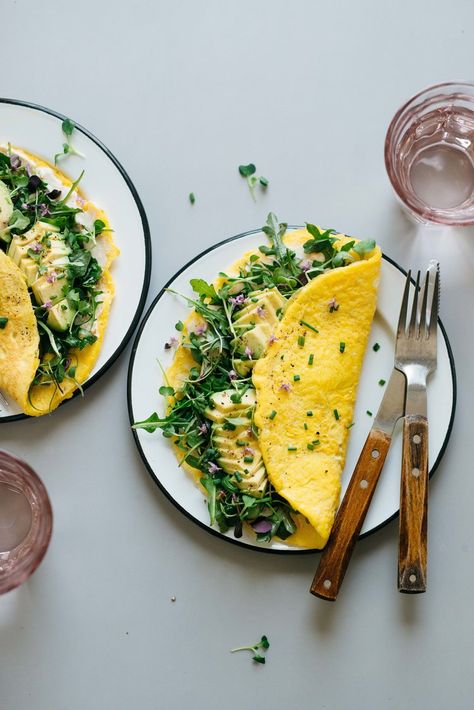 Breakfast For Dinner: "Cream Cheese" Omelettes w/ Balsamic Greens | Dolly and Oatmeal Work Recipes, Espresso Kitchen, Keto Food, Idee Pasto Sano, Breakfast For Dinner, Healthy Breakfast Recipes, Arugula, Easy Breakfast, Low Carb Keto