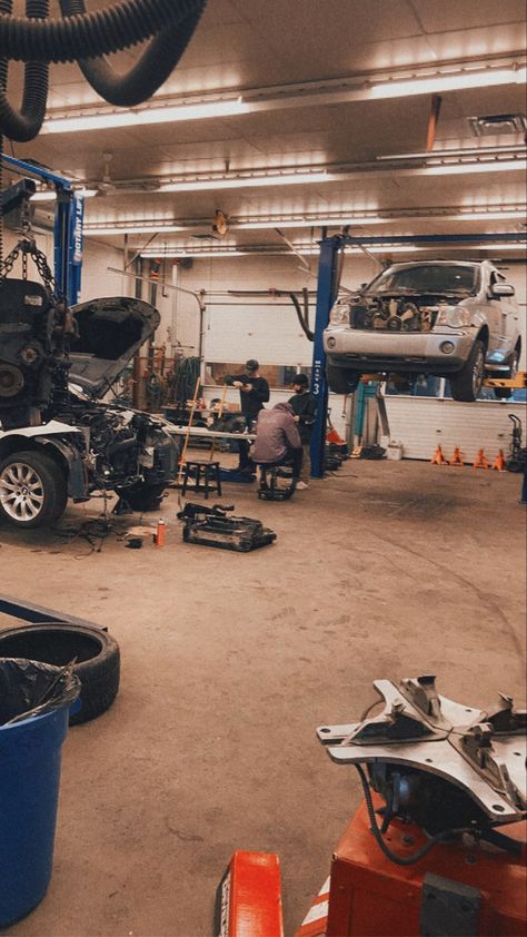 Cars Mechanic Aesthetic, Car Workshop Aesthetic, Car Fixing Aesthetic, Bengkel Mobil Aesthetic, Macanic Engineering Aesthetic, Mechanic Garage Aesthetic, Macanic Engineering, Automotive Engineering Aesthetic, Auto Mechanic Aesthetic