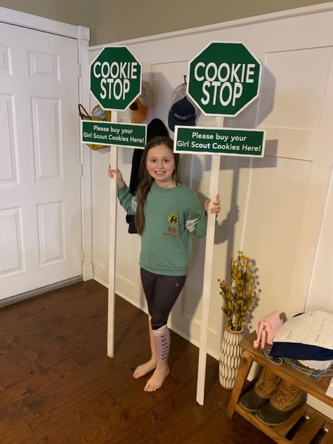 Girl Scout Cookie Booth Ideas Signs, Girl Scouts Booth Ideas, Girl Scout Signs Ideas, Girls Scout Cookie Booth Ideas, Gs Cookie Booth Ideas, Girl Scout Cookie Booth Decorations, Girlscout Booth Ideas, Girl Scout Cookie Signs Ideas, Girl Scout Cookie Crafts