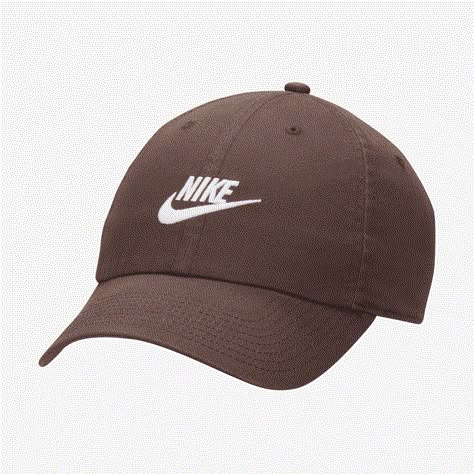 A classic mid-depth cap with plenty of styling options, this Nike Club Cap comes in smooth cotton twill that has a soft wash for easy comfort from day 1. The precurved bill lends itself to casual styling, and the adjustable back-strap lets you find the right fit. Nike Cap, Nike Brown, Snowboarding Accessories, Vintage Baseball Caps, Nike Hat, Strapback Hats, Cool Outfits For Men, Red Nike, Hat For Man