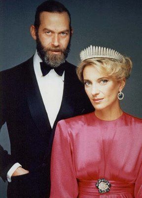 Barba Hipster, Princess Michael Of Kent, Dinner Clothes, Prince Michael Of Kent, Favorite Dinner, Royal Uk, Couples Portrait, Royal Tiaras, Princess Alexandra