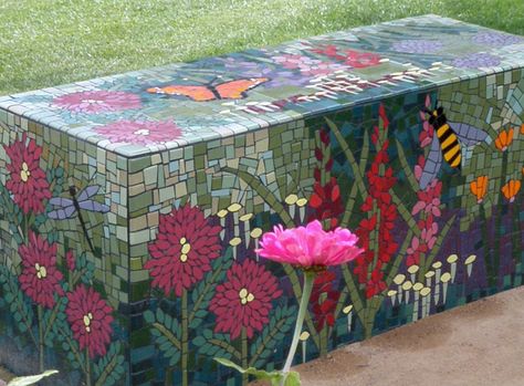 . . . Cabin & Cottage : A Mosaic Garden by artist Crystal Thomas Mosaic Garden Ideas, Mosaic Bench, Diy Mosaics, Mosaic Furniture, Mosaic Garden Art, Cabin Cottage, Mosaic Madness, Small Backyard Gardens, Mosaic Flowers