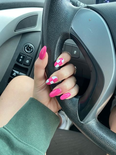 Checkered Design Nails, Pink Checkered Nails Acrylic, Checkered Nail Ideas, Checkered Acrylic Nails, Spring Checkered Nails, Pink Nails Checkered, Checkered Valentines Nails, Checkered Print Nails, Pink Nails With Checkered Accent