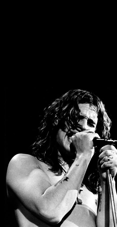 Ozzy Osbourne On Stage, Ozzy Osbourne Wallpaper Iphone, Ozzy Osbourne Wallpaper, Ck Wallpaper, Ozzy Osbourne Albums, Ozzy Osbourne Concert, Old Rock Bands, Bathroom Collage, Black Sabbath Concert