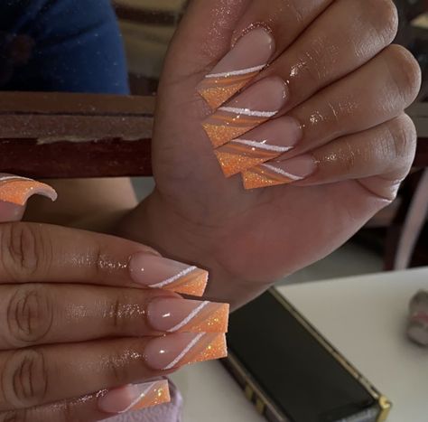 Orange Nails Homecoming, Cute Orange And White Nails, Orange Gold Nails Design, Blue N Orange Nails, Orange Neutral Nails, Orange And White Acrylic Nails Designs, Orange White And Gold Nails, Tangerine Orange Nails, Orange Graduation Nails