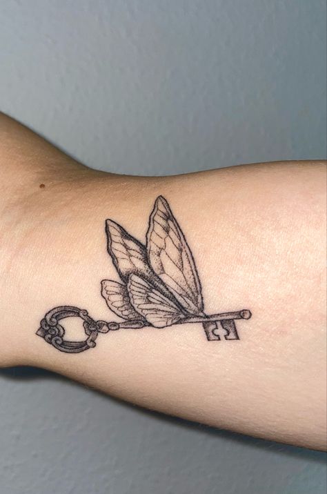 Flying key tattoo #tattoo #tattooideas #harrypotter Flying Key Tattoo, Key Tattoo, Ink Inspiration, Tattoo Tattoo, Tattoos And Piercings, Infinity Tattoo, Piercings, Key, Photo And Video