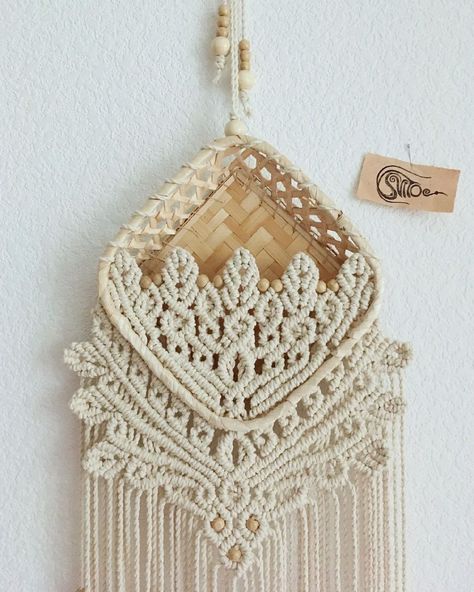 Macrame Basket, Pola Macrame, Macrame Wall Hanging Tutorial, Free Macrame Patterns, Macrame Plant Hanger Patterns, Macrame Knots Tutorial, Makramee Diy, Macrame Knots Pattern, Macrame Wall Hanging Diy