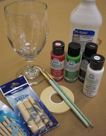 How to paint glass...I've painted wine glasses before, but these tips make it even easier! Painting Objects, How To Paint Glass, Bow Diy, Painting Glass, Wine Craft, Wine Glass Crafts, Wine Glass Art, Painted Glasses, Painting Glassware