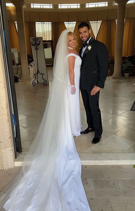 Versace Wedding Dress, Britney Spears Wedding, Sing For The Moment, Celebrity Wedding Gowns, Sam Asghari, Celebrity Brides, Celebrity Gossip News, Versace Gown, Maria Menounos