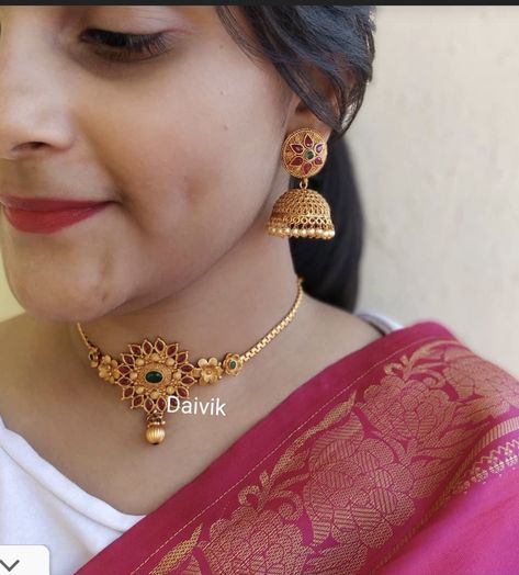 Simple Gold Choker Necklace Designs, Chokar Design Jewelry In Gold, Gold Traditional Necklace, Simple Gold Choker Necklace, Gold Choker Designs, Gold Necklace Set Simple, Gold Choker Necklace Indian, Gold Choker Necklace Designs, Gold Choker Necklace Set