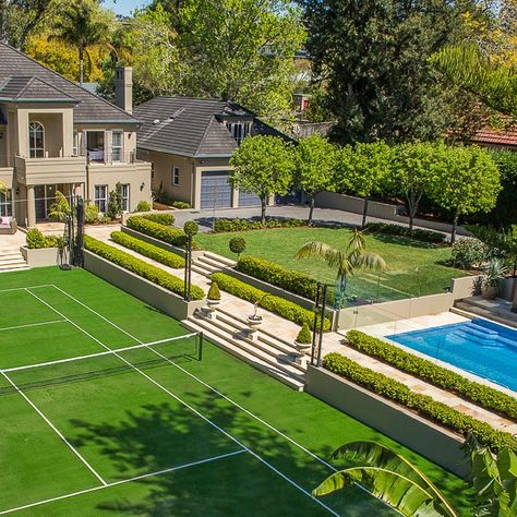 Traditional architecture with tennis court, swimming pool formal gardens. Mansion Garden Design, Luxury Garden Mansions, Rich Backyard, Mansion Backyard, Luxury Backyard Design, Tennis Court Backyard, Tennis Court Design, Mansion Garden, Rich Garden