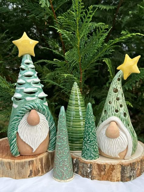 Holiday Pottery, Clay Christmas Decorations, Ceramic Christmas Decorations, Christmas Tree Sale, Pottery Animals, Pottery Handbuilding, Christmas Clay, Polymer Clay Christmas, Hand Built Pottery