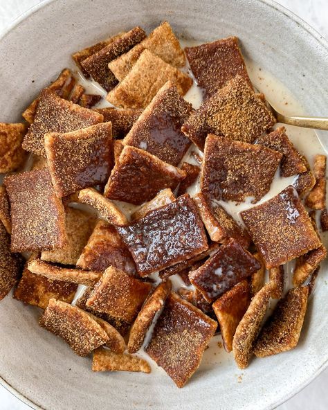 healthy cinnamon toast crunch in bowl Starbucks Coffee Cake Recipe, Cinamon Toast, Cinnamon Toast Crunch Cereal, Crunch Recipe, Healthy Starbucks, Crunch Cereal, Cinnamon Toast Crunch, Cinnamon Toast, Coffee Cake Recipes