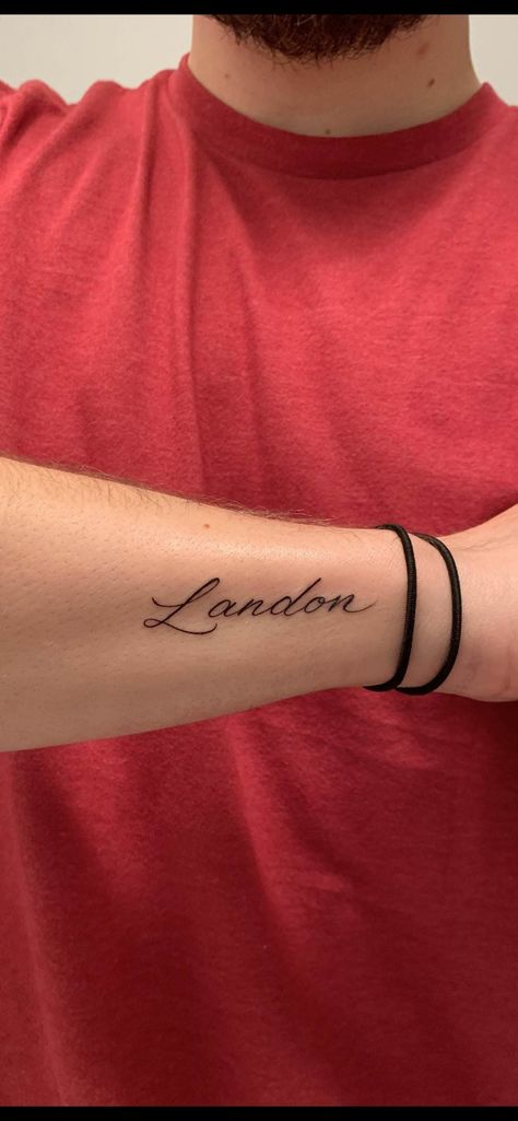 110 Memorable Name Tattoo Ideas - Wild Tattoo Art Frequency Tattoo, Name Tattoo Placements, Tattoo Writing Styles, Couple Name Tattoos, Tato Nama, Name Tattoo On Hand, Heart Tattoos With Names, Tattoo Name Fonts, Font Tato