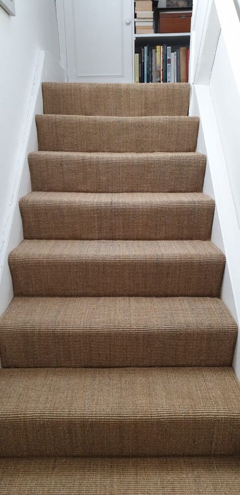 Alternative Flooring Super Bodmin Sisal Carpet installation Dark Sisal Carpet, Jute Stair Carpet, Real Wood Flooring Ideas, Sisal Carpet Bedroom, Adu Architecture, Sisal Stairs, Hallway Flat, Sisal Stair Carpet, Carpeted Bedroom