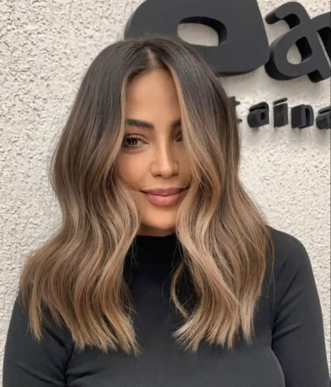 Medium Hair Length, Styles For Medium Hair, Brown Ombre Hair, Hair Colors And Styles, Brown Hair Inspo, Brunette Hair With Highlights, Brunette Balayage, 2023 Hair, Brunette Balayage Hair