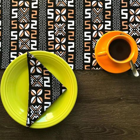 Niftee Nest on Instagram: “‘It’s the season for outdoor dining and pretty table linen.😍 Table runner and matching napkins available now in Etsy store. 👇🏾…” Floral Lampshade, African Inspired Decor, African Textile, Table Runner And Placemats, African Decor, Pretty Tables, Printed Napkins, Drum Lampshade, Table Linen