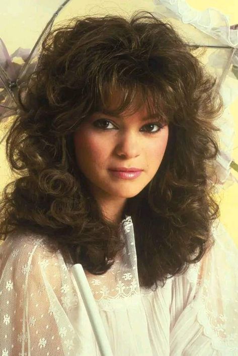 Cute Bangs Haircut, 80s Curly Hair, Bangs Haircut Ideas, 80s Haircuts, 1980s Makeup And Hair, 80’s Hair, Haircut Ideas Trendy, 80's Hairstyle, Bangs Haircut