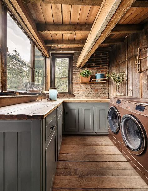 Industrial Farmhouse Industrial Cottagecore, Industrial Laundry Room, Farmhouse Laundry Rooms, Utility Room Decor, Farmhouse Laundry Room Ideas, Office Layout Ideas, Mirror Dining Room, Basement Laundry Room, Basement Laundry