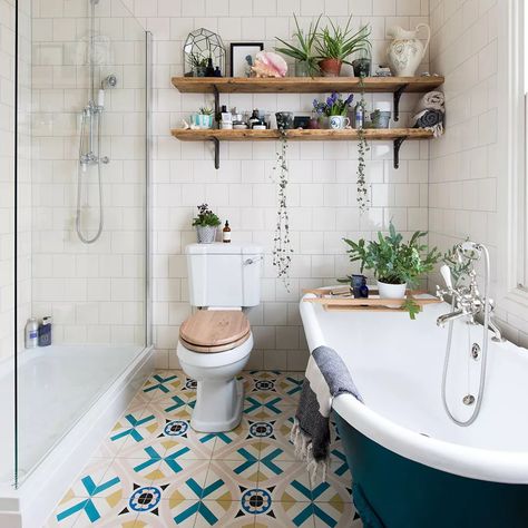 Tiles and shelving with plants Upcycled Vanity, Blue Bathroom Interior, Bathroom Renovation Diy, Diy Bathroom Design, Diy Bathroom Makeover, Blue Floor, Diy Bathroom Remodel, Bathroom Vanity Units, Trendy Bathroom