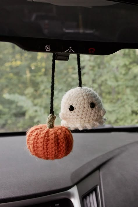 Crochet Pumpkin & Ghost Hanger - Etsy Crochet Pour Halloween, Fall Crochet Patterns, Confection Au Crochet, Crochet Car, Halloween Crochet Patterns, Halloween Style, Crochet Fall, Crochet Pumpkin, Ghost Pumpkin